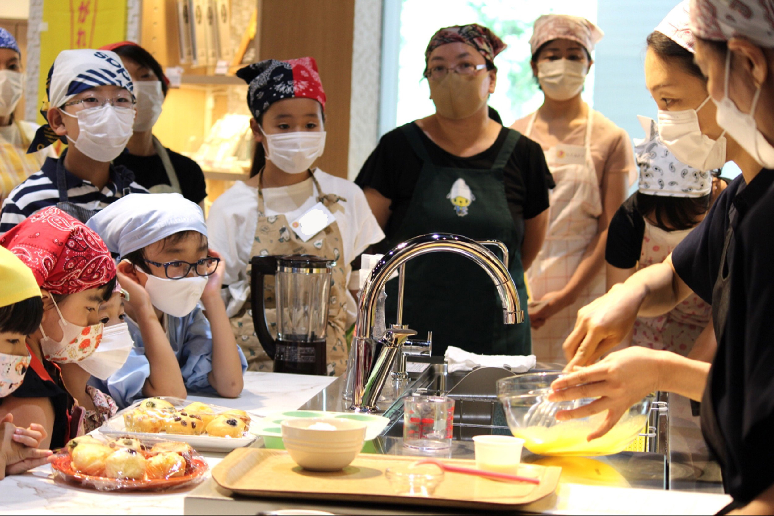 夏休み料理教室「親子でいっしょにおやつを作ろう」  子どもたちが「米粉を使ったマフィン」と「ずんだドリンク」作りに挑戦
